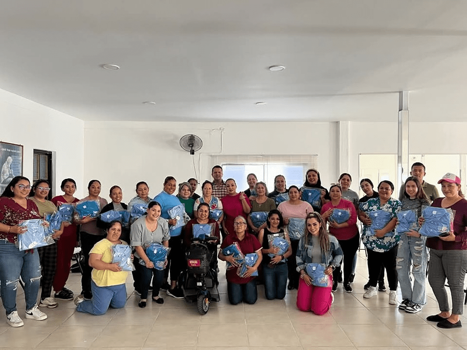 Entrega de uniformes al equipo DIF&nbsp;Jamay