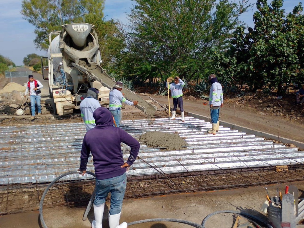 Concluimos con su reparación y rehabilitación del puente vehicular del camino viejo a&nbsp;Ocotlán