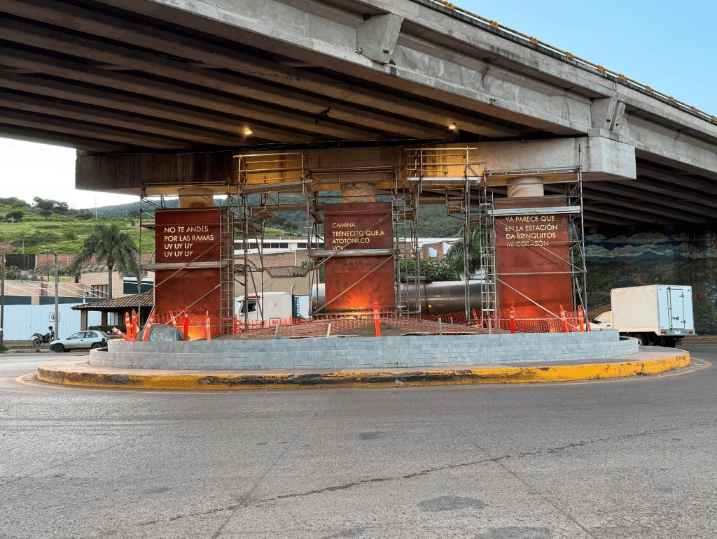 La glorieta de ingreso en Atotonilco el Alto toma forma como nuevo símbolo de&nbsp;bienvenida