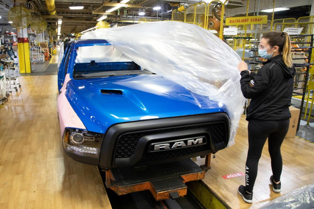 México y sus autos siguen pagando más: Ford, GM y Stellantis estallan contra Trump por ayudar solo a&nbsp;Japón