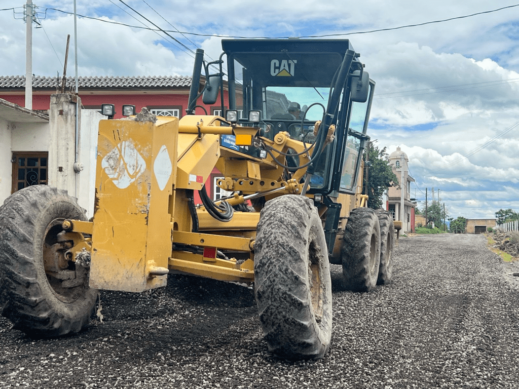 Continúa con la conformación de calles en las comunidades&nbsp;rurales.