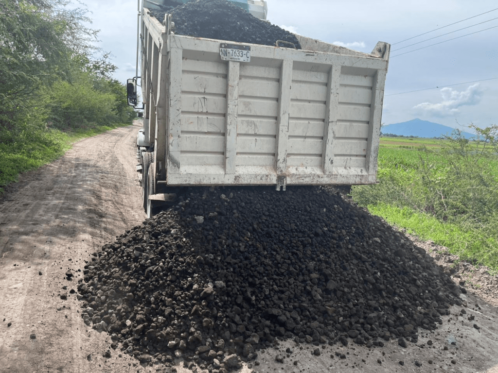 🚧 Rehabilitan camino saca cosechas en el tramo Ibarra –&nbsp;Maltaraña