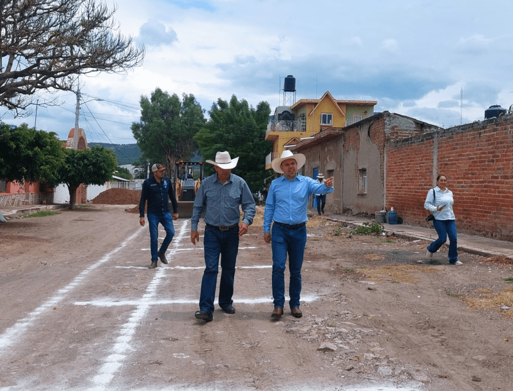 Alonso Vázquez recorre Degollado junto al presidente municipal Fernando&nbsp;Villaseñor