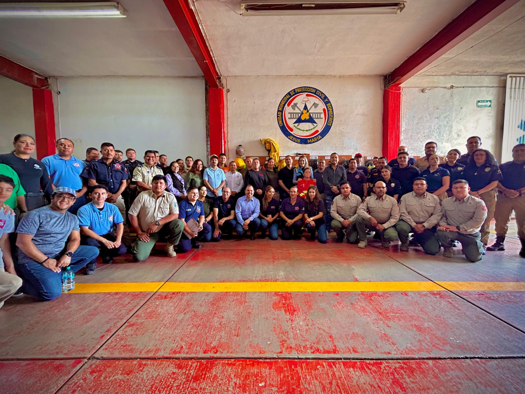 Alonso Vázquez fortalece a cuerpos de bomberos en municipios del&nbsp;distrito