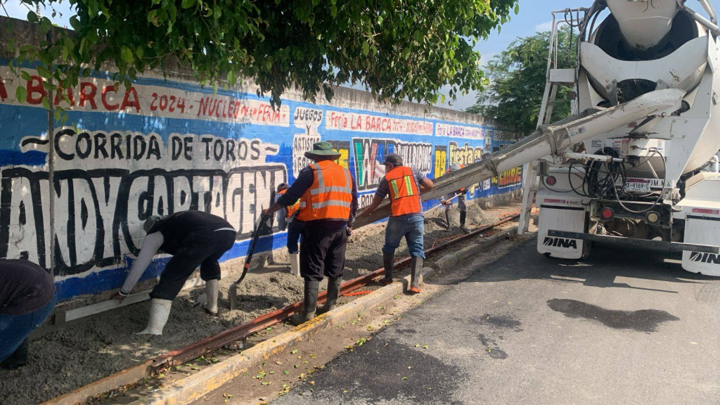 🚧 La Barca mejora infraestructura peatonal en Fraccionamiento Revolución con nueva banqueta e iluminación&nbsp;LED