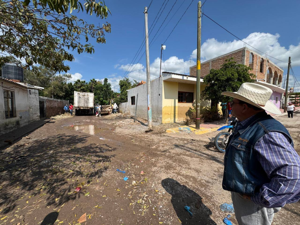 🌊 Ricardo Hernández recorre zonas afectadas por el Río Lerma y refuerza gestiones para apoyar a las familias&nbsp;barquenses