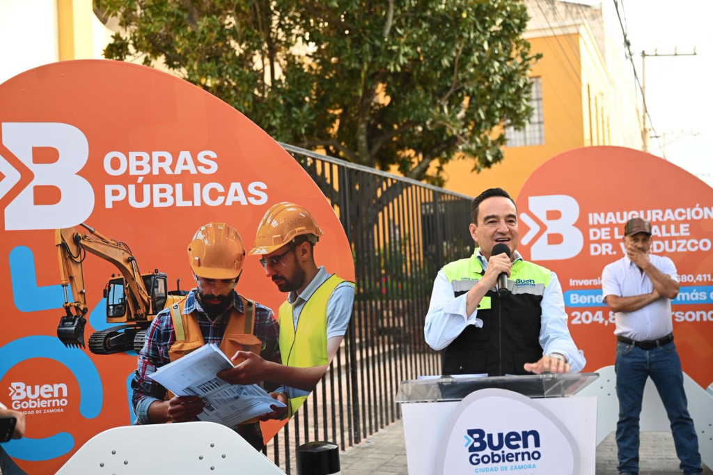 🚧 Carlos Soto inaugura la rehabilitación total de la calle Dr. Verduzco tras más de cuatro décadas de&nbsp;espera