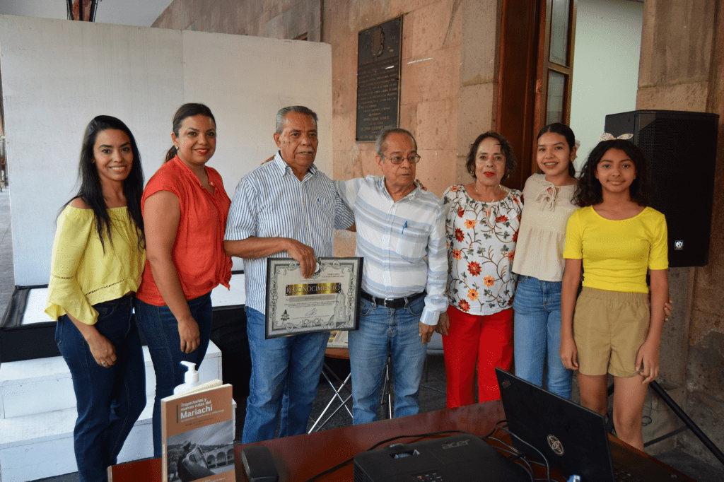 📚 Presentan en La Barca obra literaria sobre el legado mariachi de los García&nbsp;Curiel