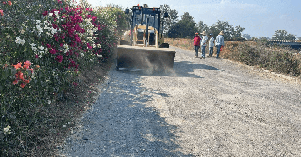 Gobierno de Jamay realiza bacheo preventivo en la carretera&nbsp;Jamay–Maltaraña