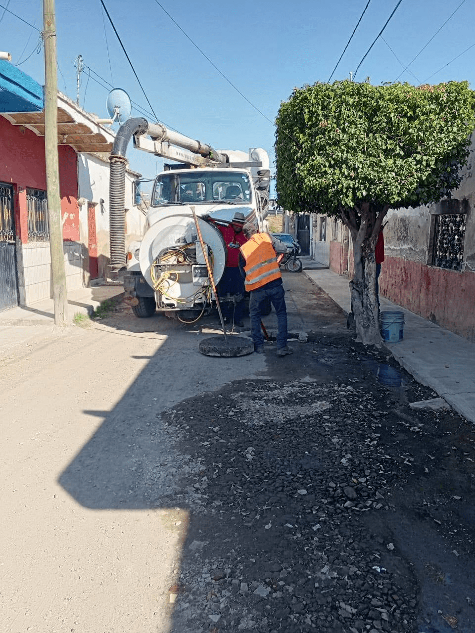 Briseñas realiza limpieza preventiva en la red de drenaje&nbsp;sanitario