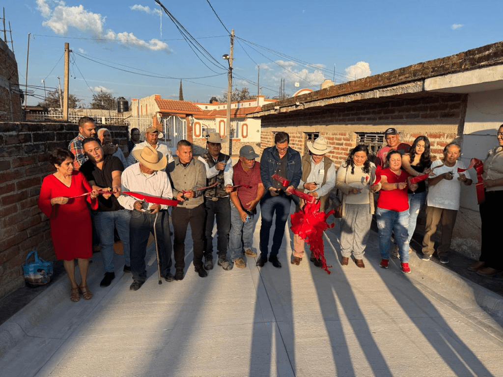 Inauguran tramo rehabilitado de la calle Ocampo en la comunidad de El&nbsp;Carmen