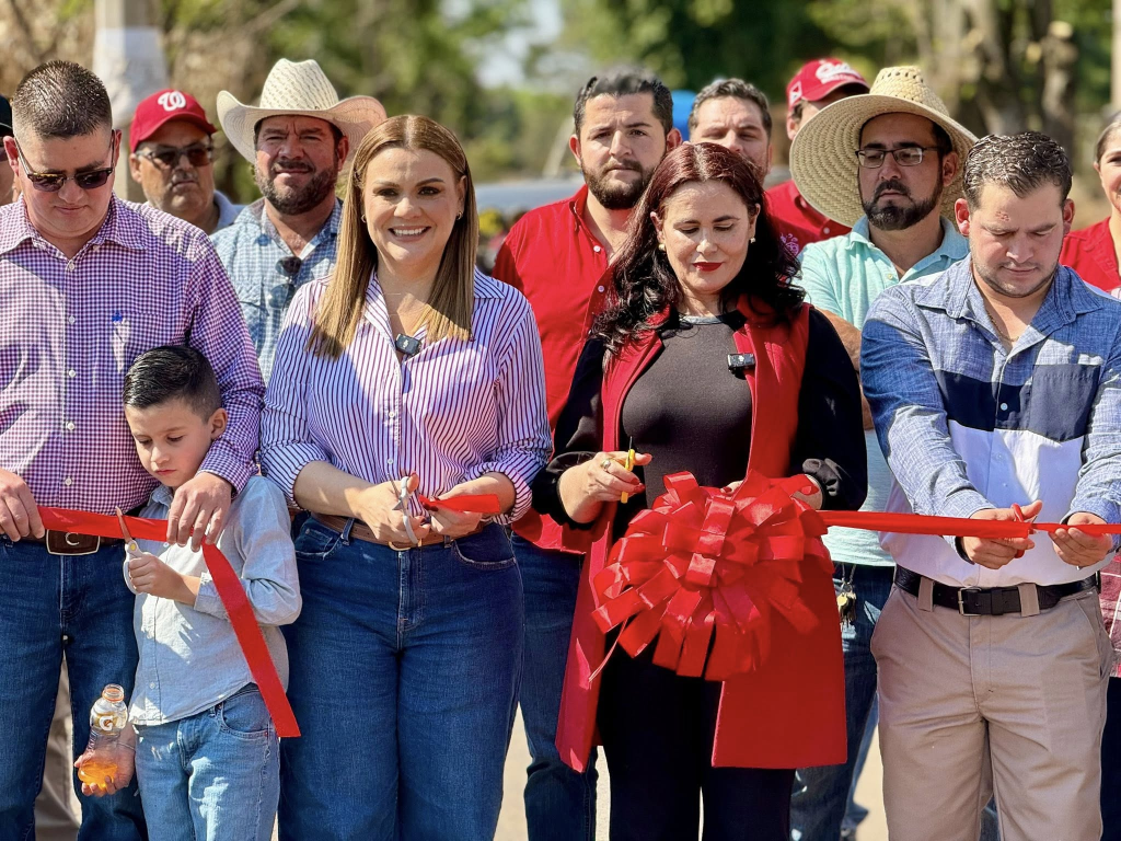 🚧 Gobiernos de Atotonilco el Alto y San Ignacio Cerro Gordo inauguran camino asfaltado que conecta&nbsp;comunidades