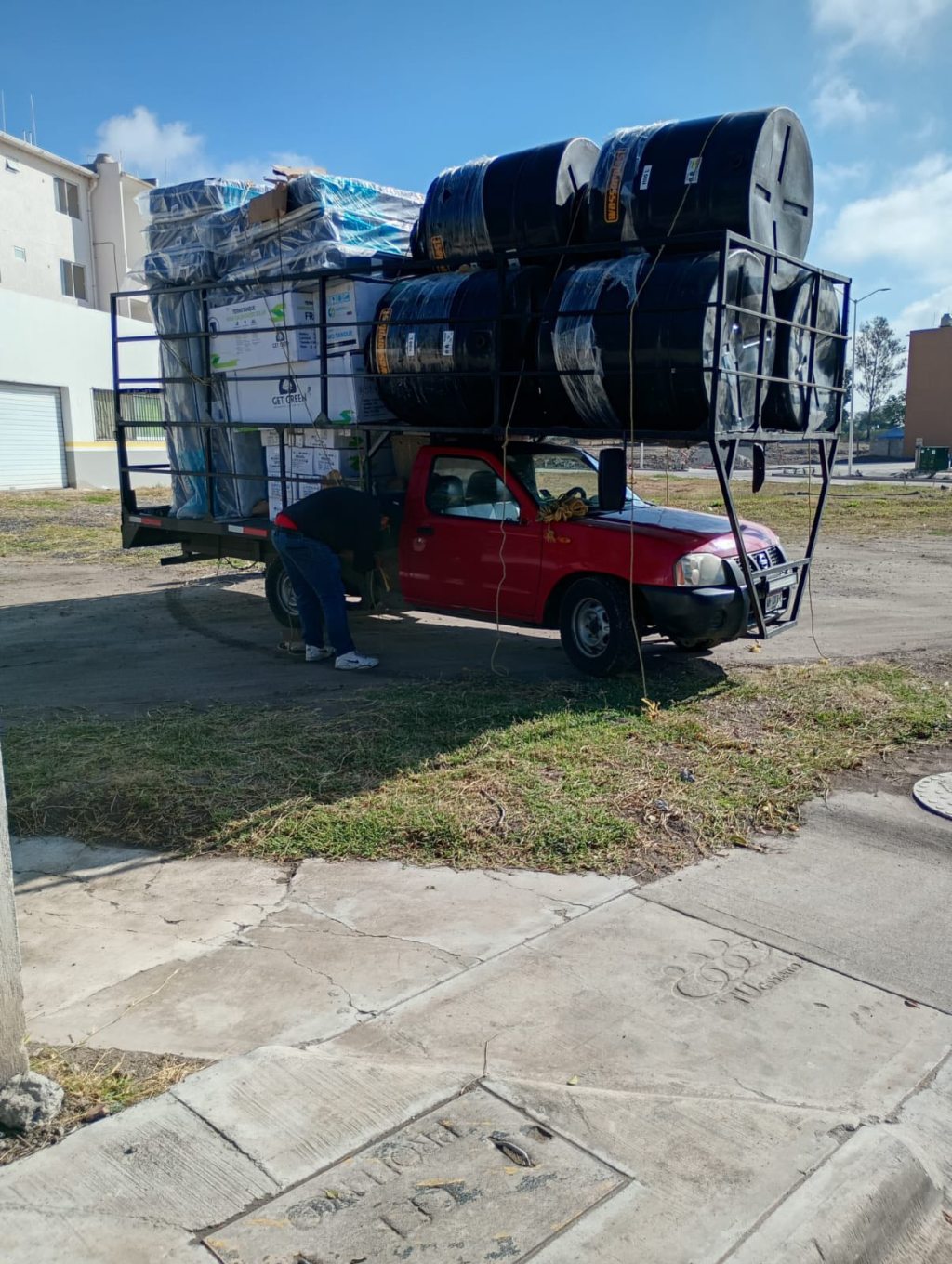 Gobierno Municipal de La Barca entrega paquetes a bajo costo en beneficio de&nbsp;familias