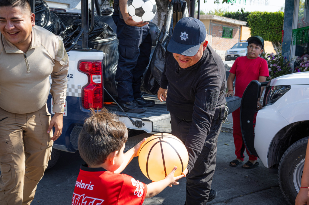 Seguridad Pública de Yurécuaro acompaña a los Reyes Magos en comunidades del&nbsp;municipio