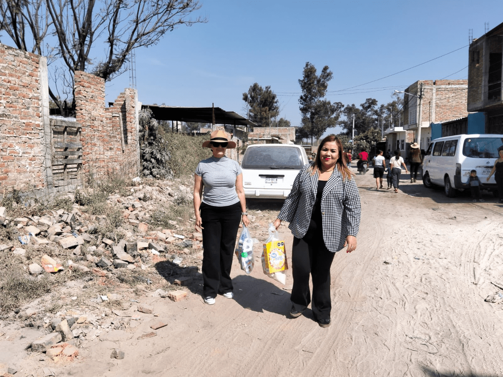 SuKarne entregan 170 despensas a familias de la cabecera municipal por medio del DIF La&nbsp;Barca