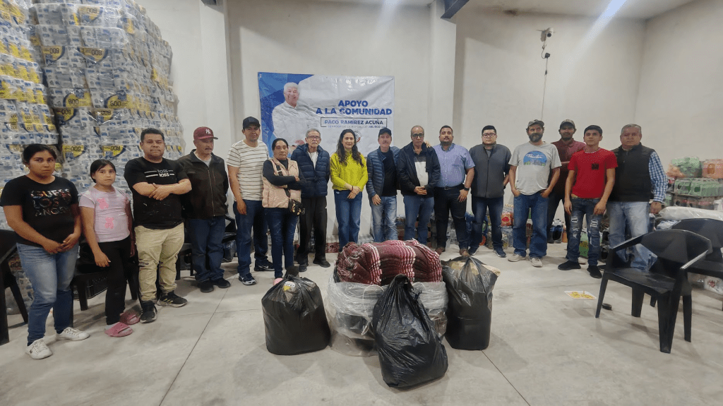 Subcomité PAN La Barca entrega cobijas a familias de escasos&nbsp;recursos