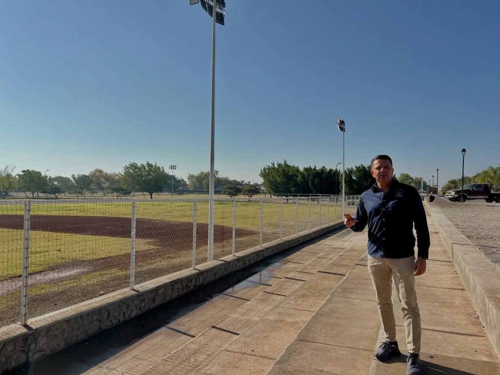 El Gobierno Municipal de Jamay dio a conocer que avanza la mejora de sus espacios deportivos