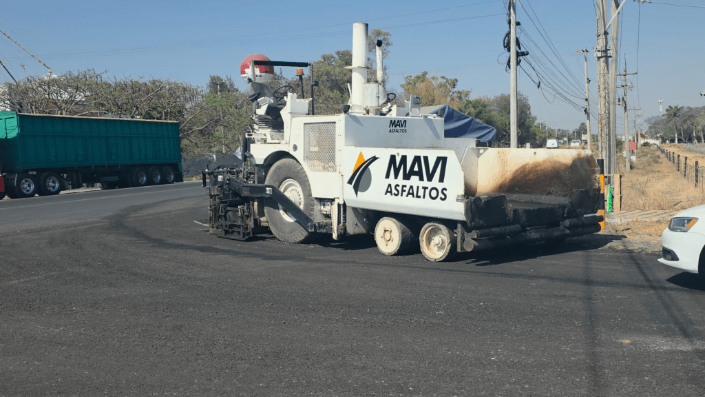 Gobierno Municipal de La Barca realiza trabajos de reparación en tramo carretero hacia San Francisco de&nbsp;Rivas