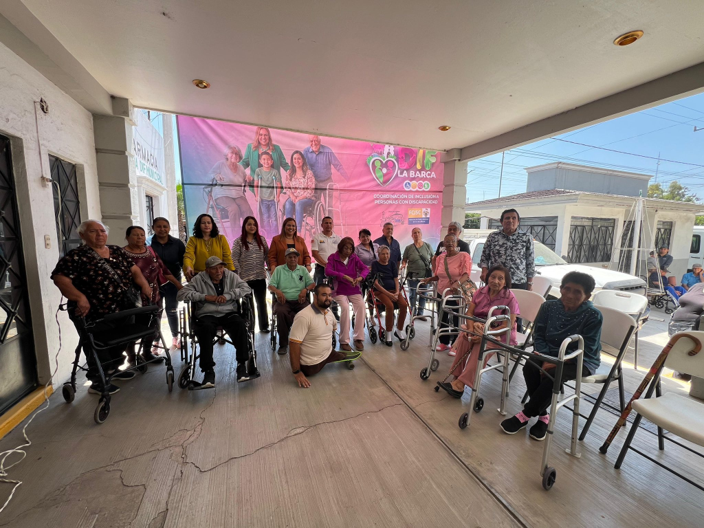 DIF La Barca entrega dispositivos de movilidad a personas en situación&nbsp;vulnerable