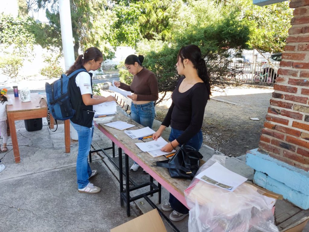 Continua la Entrega de útiles escolares en comunidades de La&nbsp;Barca