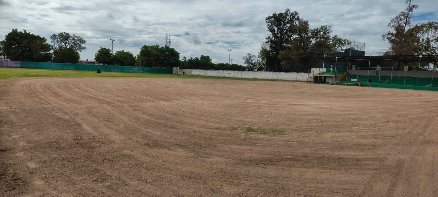 La Barca mantiene en óptimas condiciones el campo de béisbol de la Unidad Deportiva Enrique Cortés Mora