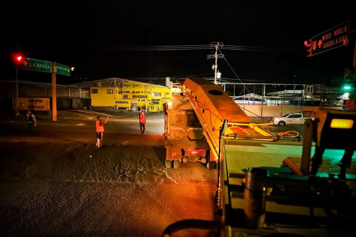 Inician trabajos de pavimentación en la calle Reforma de Ocotlán