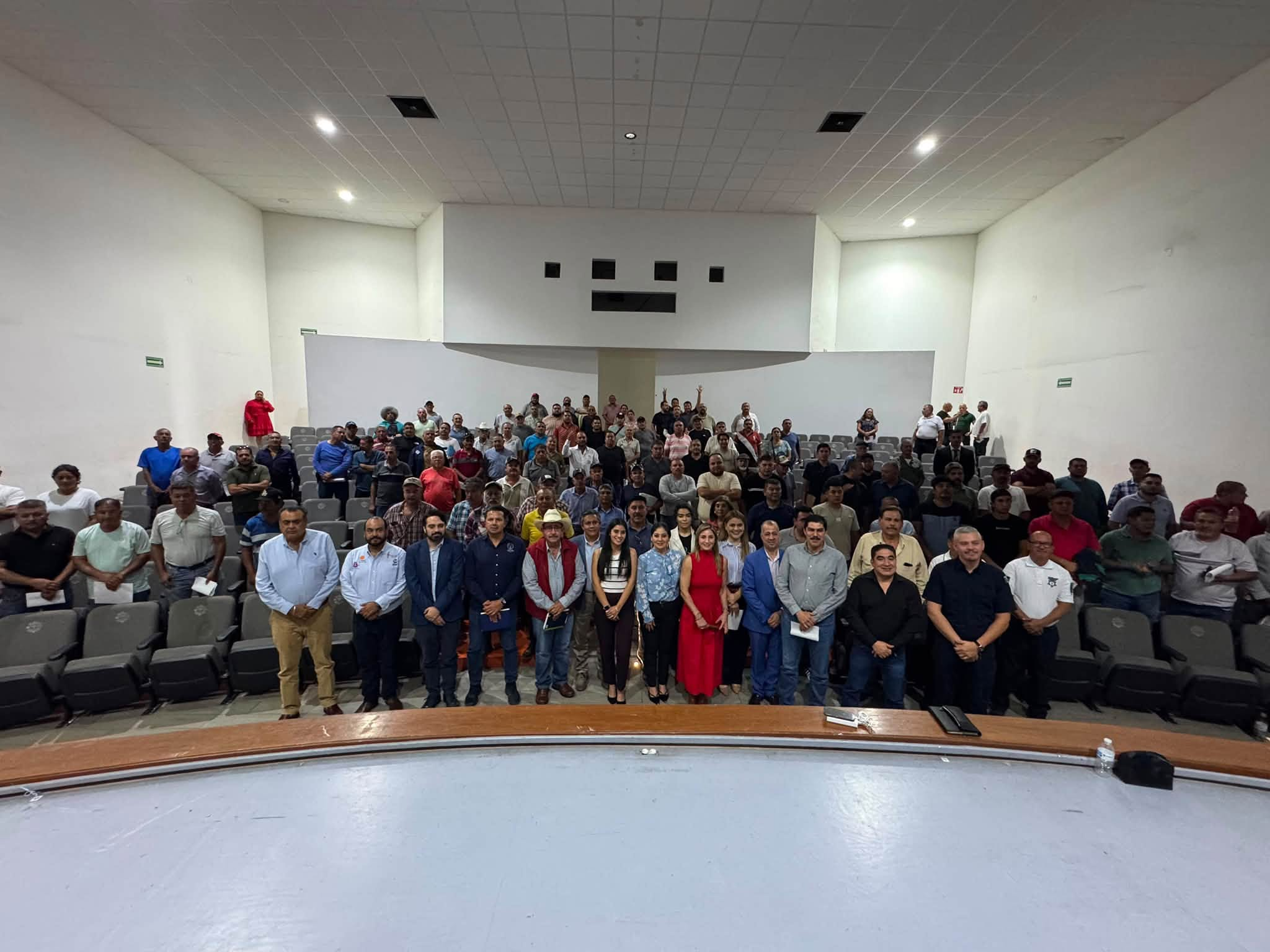 La Barca participa en sesión regional en Ocotlán para respaldar concesiones a taxistas con más de 10 años de servicio
