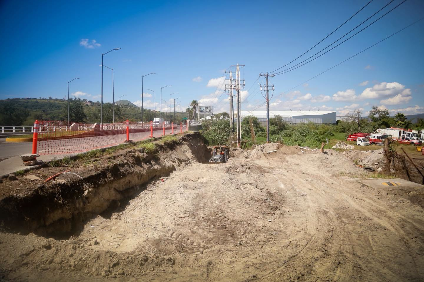 Avanzan trabajos de la segunda etapa del puente de ingreso a Ocotlán; incluirá paso peatonal